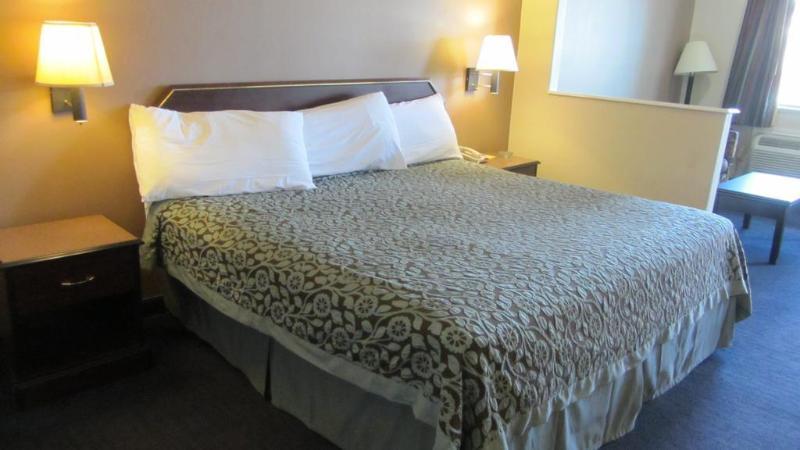 Days Inn & Suites By Wyndham Houston North - Спринг Экстерьер фото